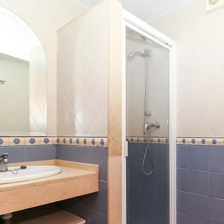 Romantic With Shared Sauna